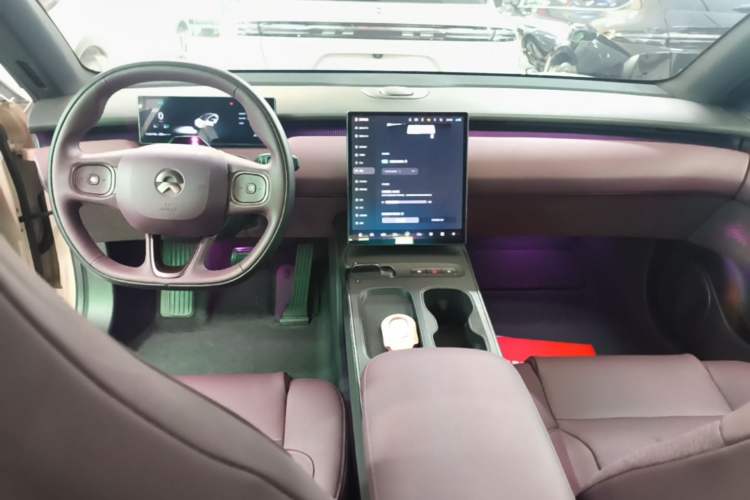 Used Nio ET5 2022 75 kWh Center Console