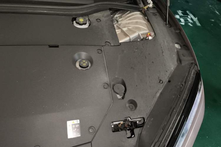 Used Nio ET5 2022 75 kWh Engine Bay Left