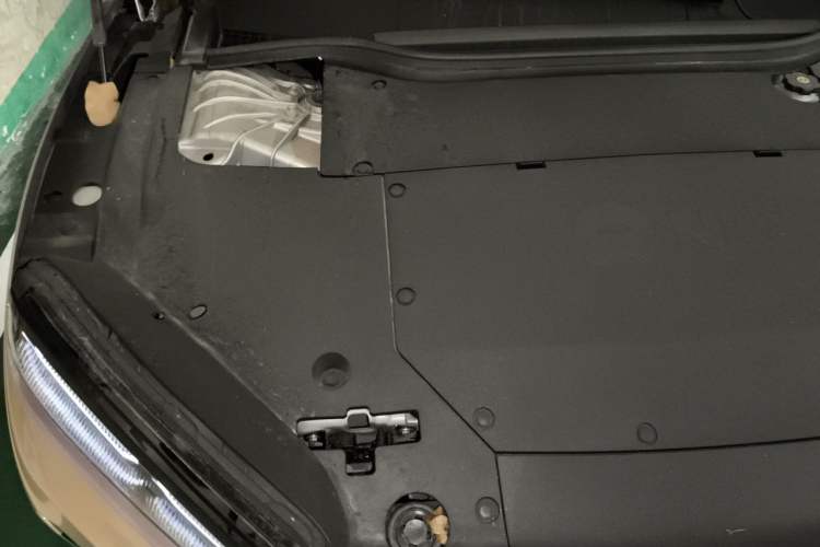 Used Nio ET5 2022 75 kWh Engine Bay Right