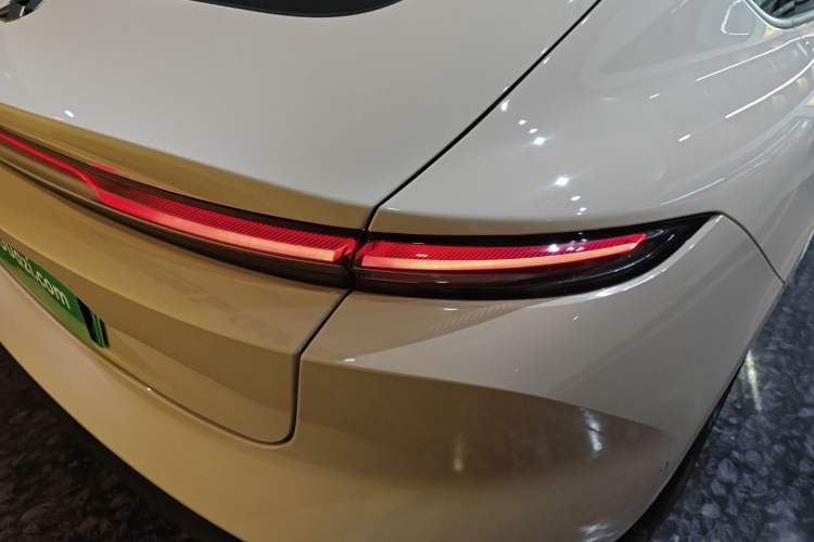 Used Nio ET5 2022 75 kWh Exterior 6