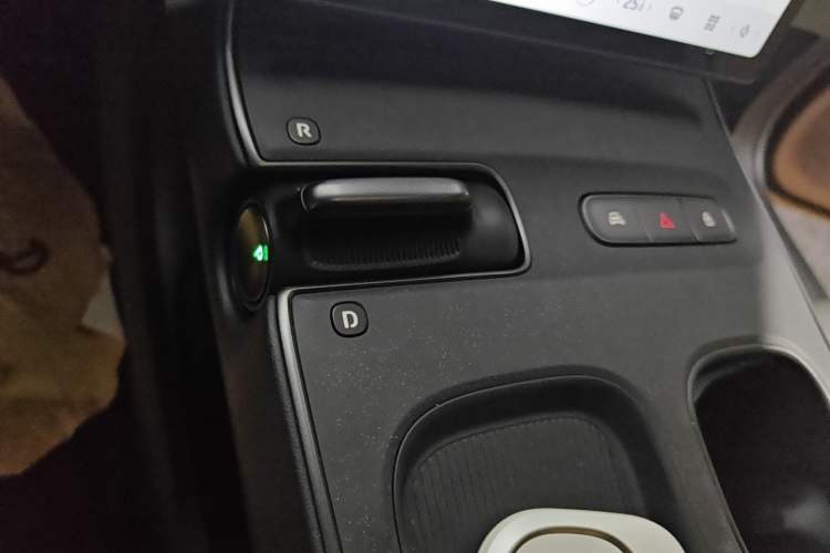 Used Nio ET5 2022 75 kWh Gear Lever