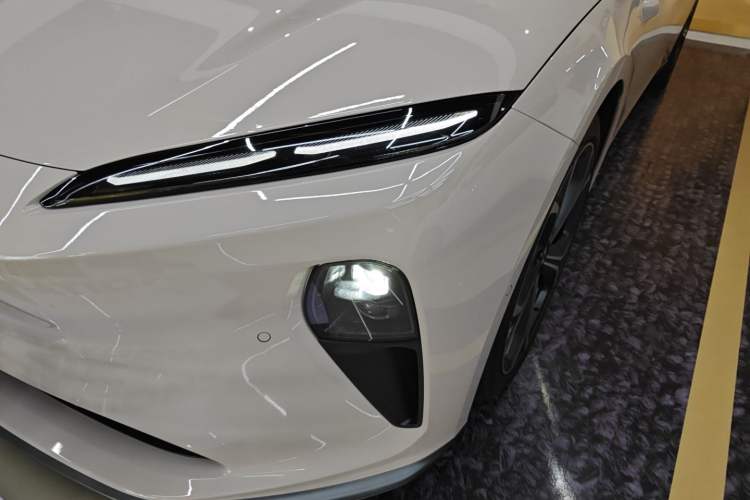 Used Nio ET5 2022 75 kWh Left Front Headlight