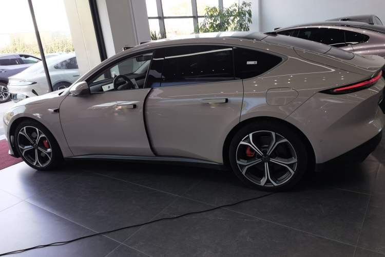 Used Nio ET5 2022 75 kWh Left Side