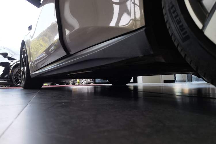 Used Nio ET5 2022 75 kWh Left Side Sill