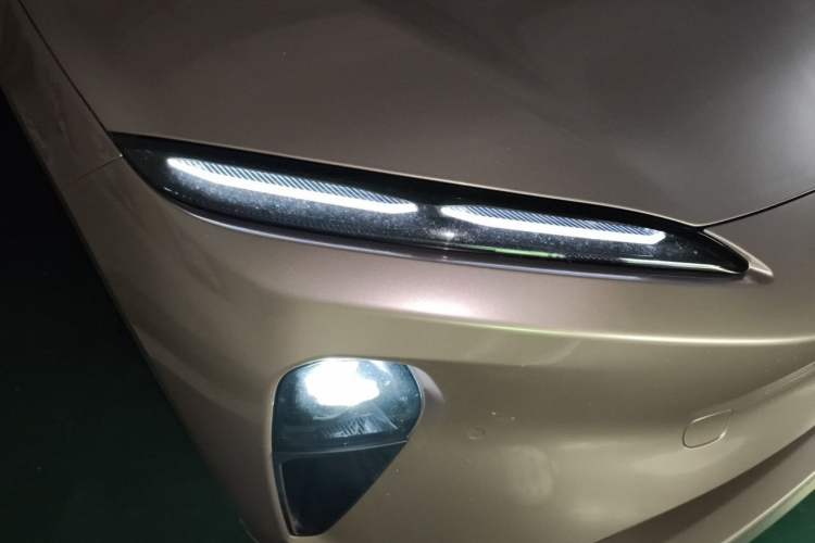 Used Nio ET5 2022 75 kWh Right Front Headlight