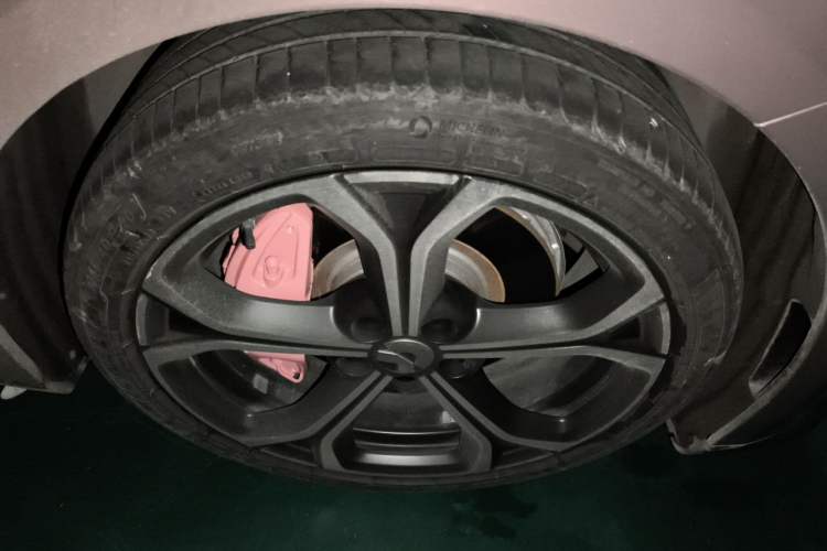 Used Nio ET5 2022 75 kWh Right Front Wheel Hub