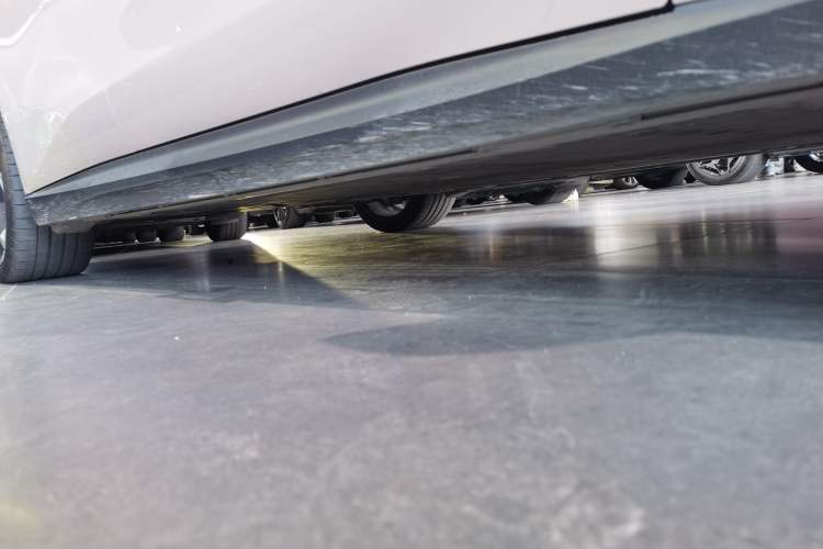 Used Nio ET5 2022 75 kWh Right Side Sill