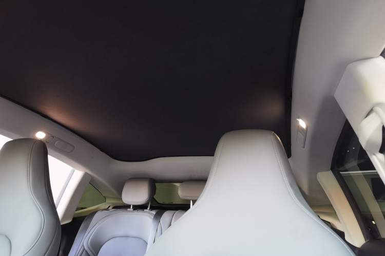 Used Nio ET5 2022 75 kWh Roof