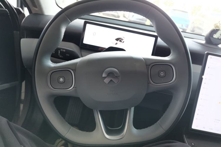 Used Nio ET5 2022 75 kWh Steering Wheel