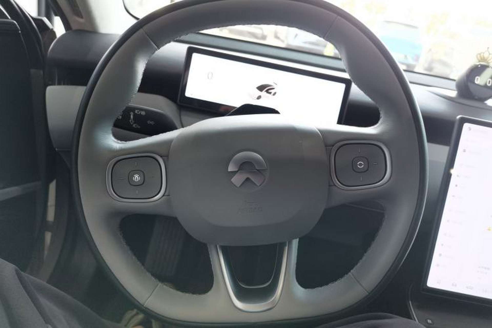 Used Nio ET5 2022 75 kWh Steering Wheel