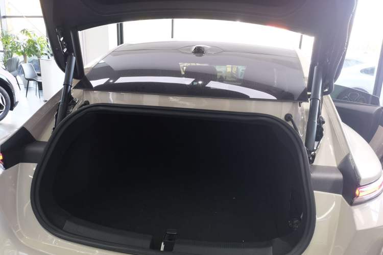 Used Nio ET5 2022 75 kWh Trunk