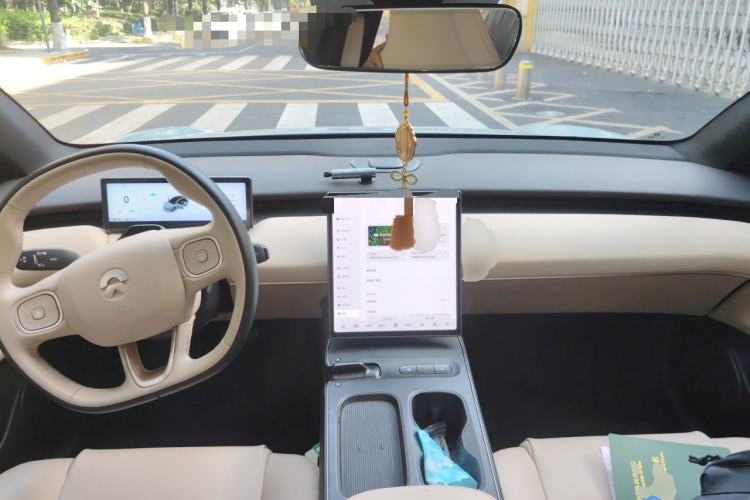 Used Nio ET5 2022 75 kWh Center Console