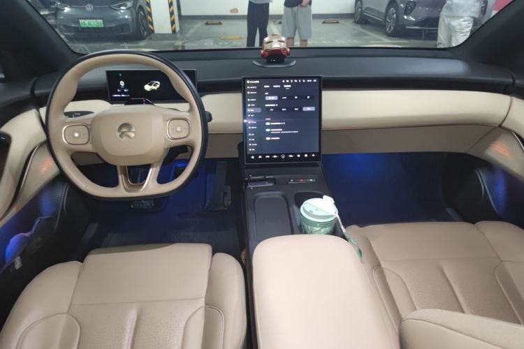 Used Nio ET5 2022 75 kWh Center Console