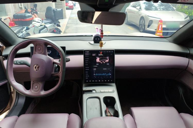 Used Nio ET5 2022 75 kWh Center Console