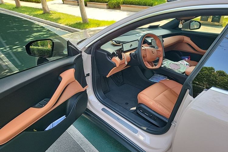 Used Nio ET5 2022 75 kWh Driver Seat