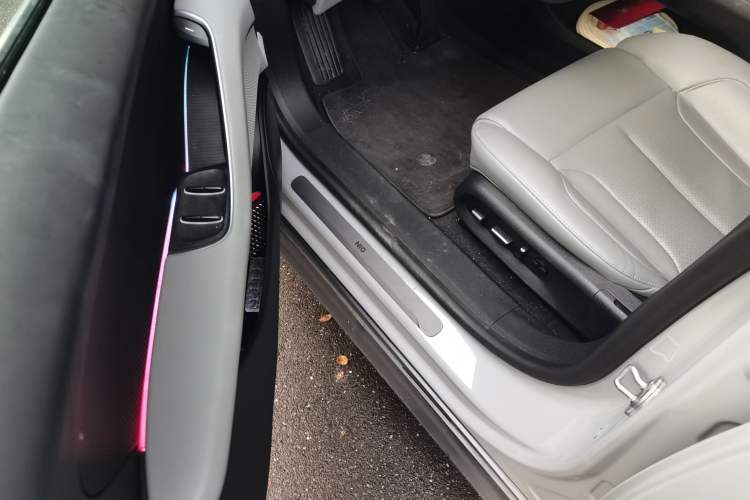 Used Nio ET5 2022 75 kWh Driver Seat