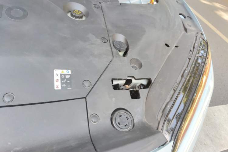 Used Nio ET5 2022 75 kWh Engine Bay Left