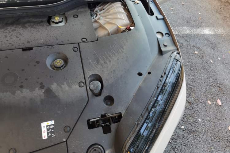 Used Nio ET5 2022 75 kWh Engine Bay Left