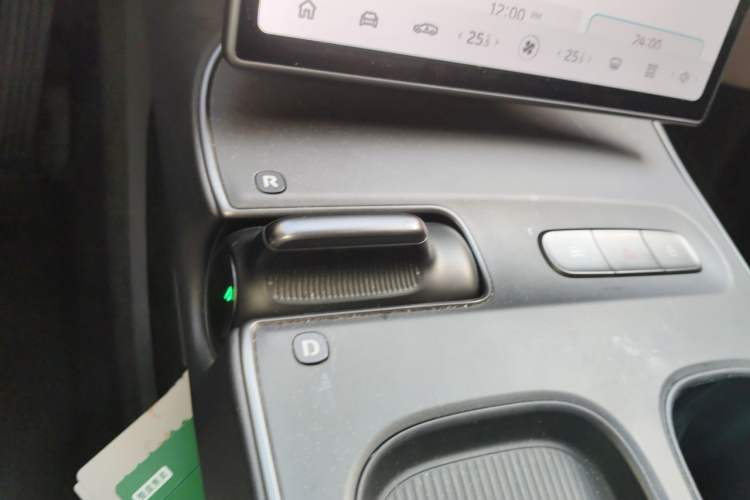 Used Nio ET5 2022 75 kWh Gear Lever