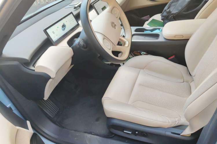 Used Nio ET5 2022 75 kWh Left Front Seat