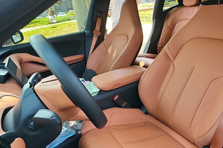 Used Nio ET5 2022 75 kWh Left Front Seat