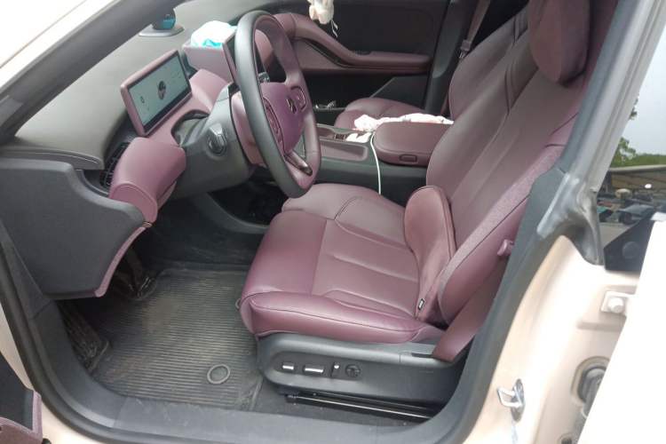 Used Nio ET5 2022 75 kWh Left Front Seat