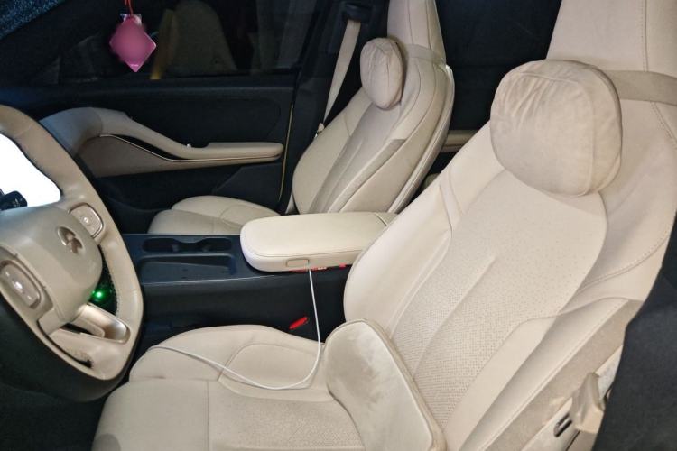 Used Nio ET5 2022 75 kWh Left Front Seat