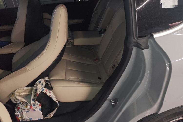 Used Nio ET5 2022 75 kWh Left Rear Seat