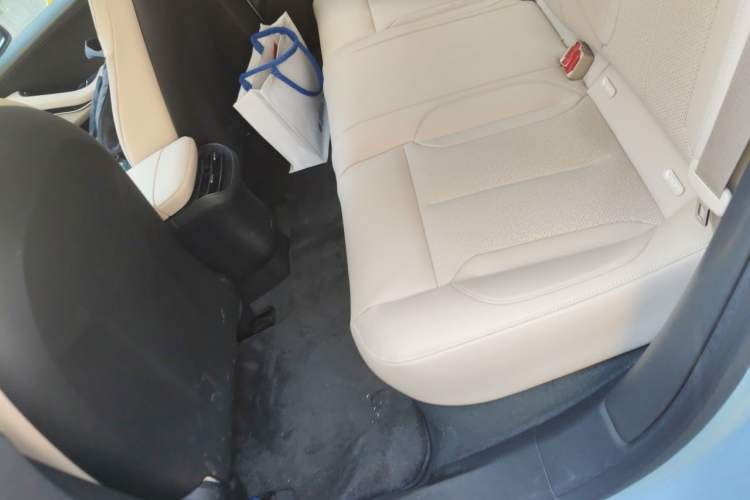 Used Nio ET5 2022 75 kWh Left Rear Seat