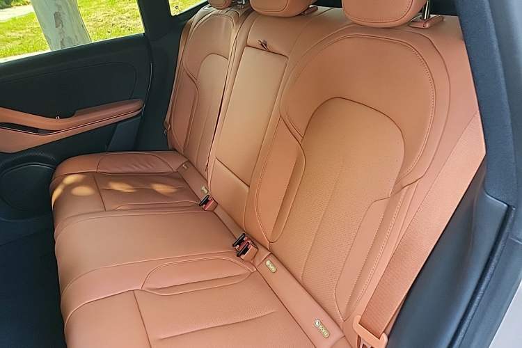 Used Nio ET5 2022 75 kWh Left Rear Seat