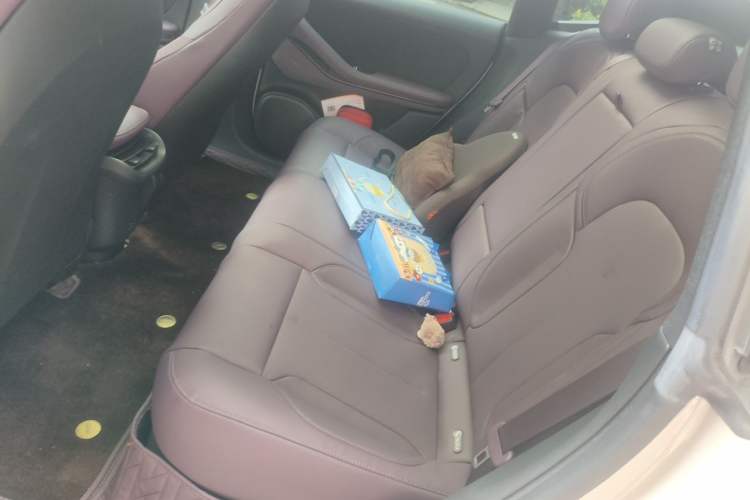 Used Nio ET5 2022 75 kWh Left Rear Seat