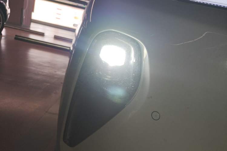 Used Nio ET5 2022 75 kWh Right Front Headlight