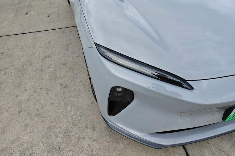 Used Nio ET5 2022 75 kWh Right Front Headlight