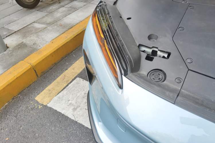Used Nio ET5 2022 75 kWh Right Front Headlight