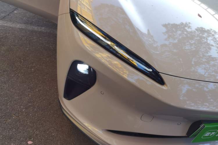 Used Nio ET5 2022 75 kWh Right Front Headlight