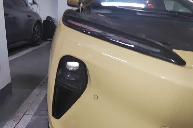 Used Nio ET5 2022 75 kWh Right Front Headlight