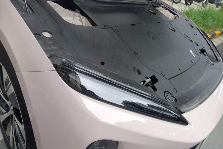 Used Nio ET5 2022 75 kWh Right Front Headlight