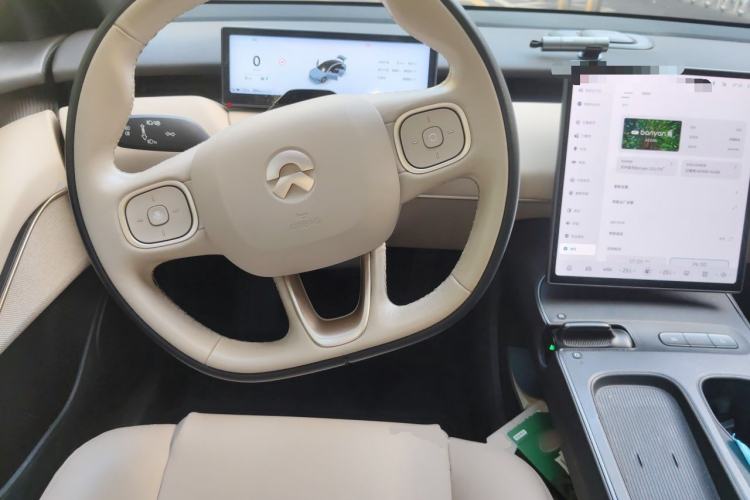 Used Nio ET5 2022 75 kWh Steering Wheel