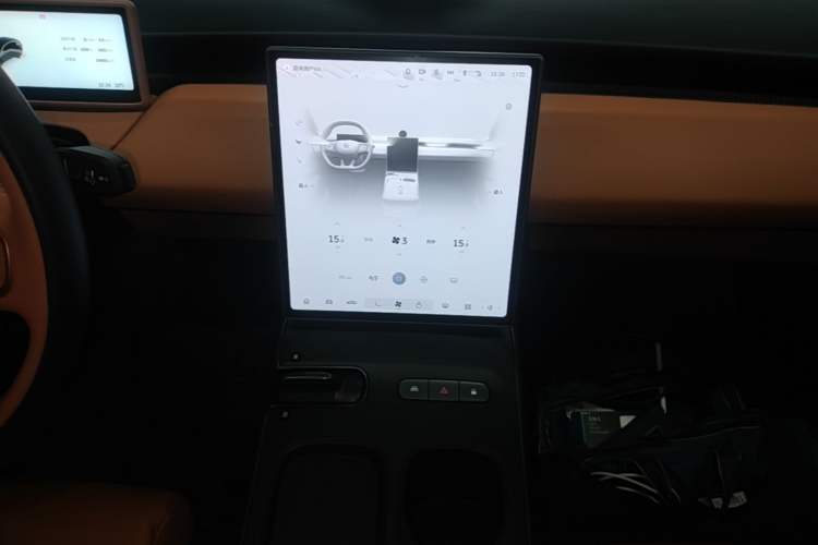 Used Nio ET5 2022 75 kWh Audio And AC Panel