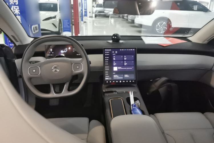 Used Nio ET5 2022 75 kWh Center Console
