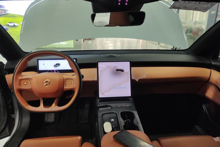 Used Nio ET5 2022 75 kWh Center Console