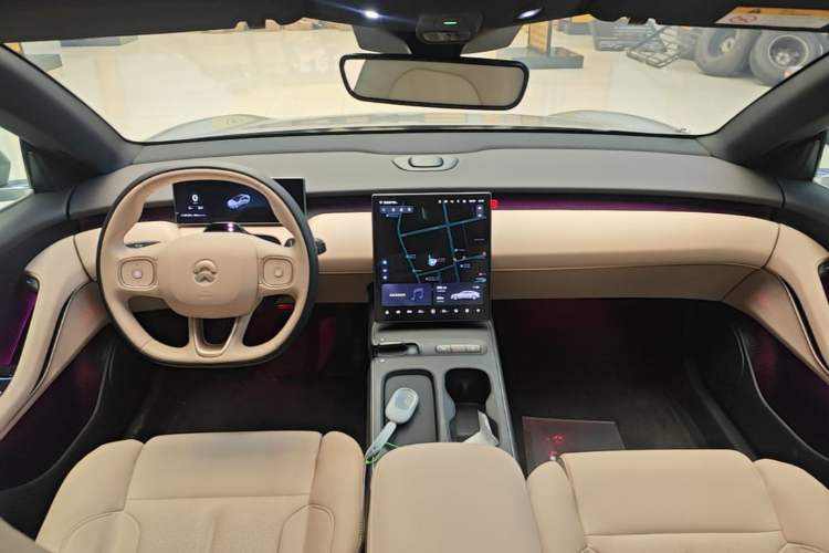 Used Nio ET5 2022 75 kWh Center Console