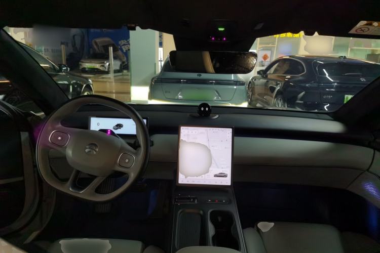 Used Nio ET5 2022 75 kWh Center Console