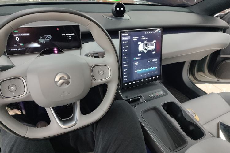 Used Nio ET5 2022 75 kWh Center Console