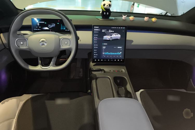 Used Nio ET5 2022 75 kWh Center Console