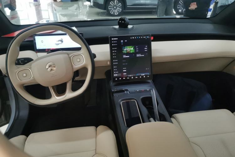 Used Nio ET5 2022 75 kWh Center Console