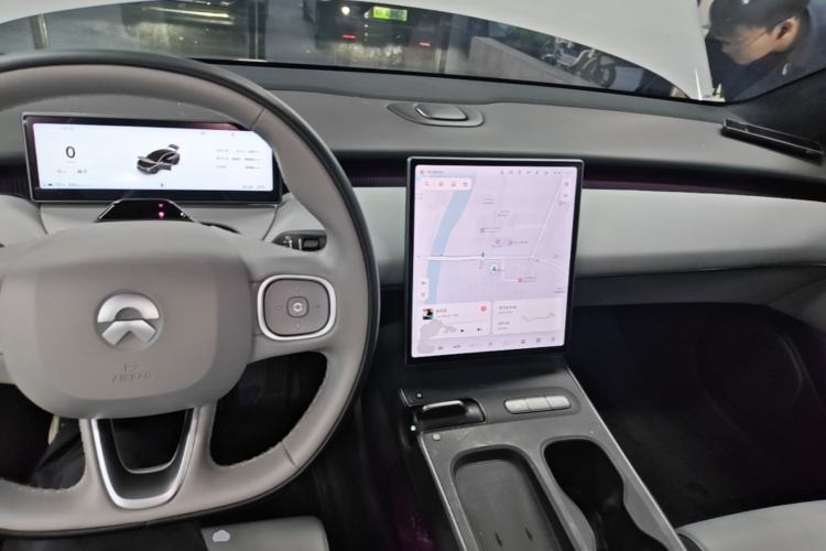 Used Nio ET5 2022 75 kWh Center Console