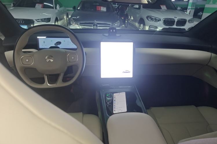 Used Nio ET5 2022 75 kWh Center Console