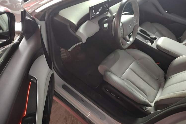 Used Nio ET5 2022 75 kWh Driver Seat