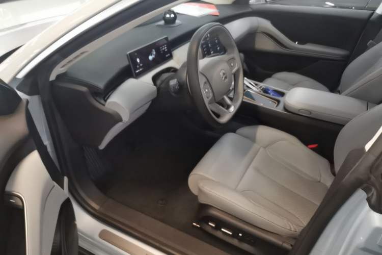 Used Nio ET5 2022 75 kWh Driver Seat